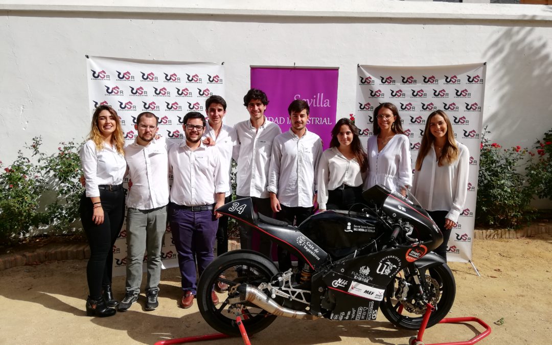 Presentada en el Colegio ante empresas y patrocinadores la moto de competición de US Racing