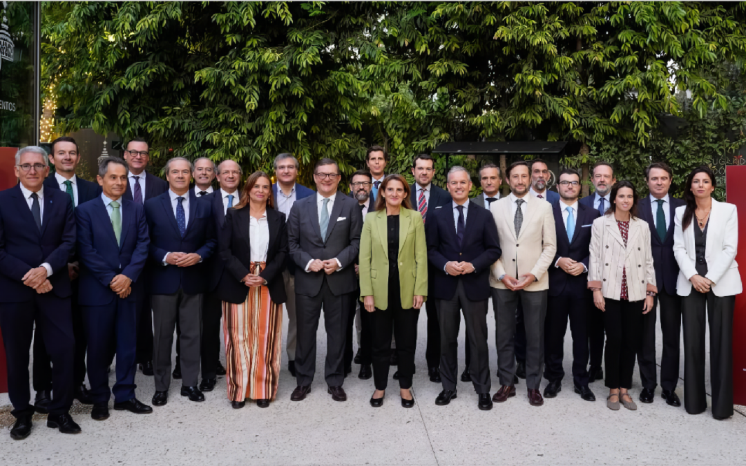 El vicedecano José Andrés López de Fez traslada a Teresa Ribera el déficit de infraestructuras eléctricas y su efecto sobre la competitividad industrial